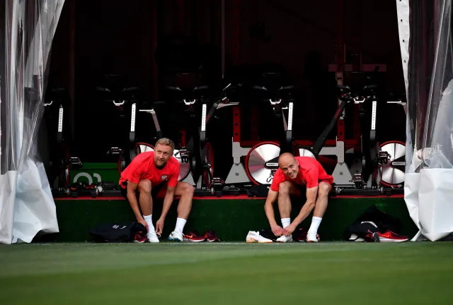 Nie zapadła jeszcze decyzja, czy Glik poleci do Moskwy na mecz z Senegalem. Kurzawa wrócił do treningów