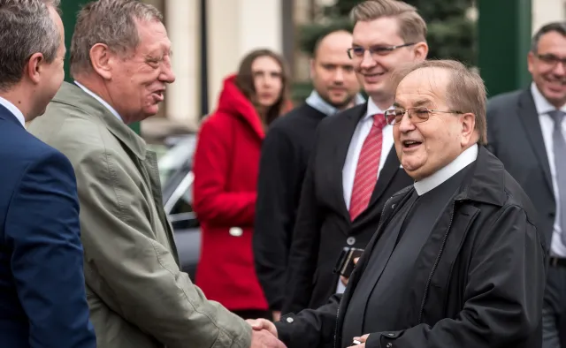 Rydzyk wbrew PiS wystawi własną listę do PE? "Celem numer jeden dla ojca dyrektora jest miejsce dla Jana Szyszki"