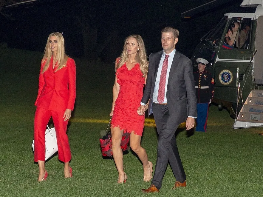 Tak się powinno uprawiać politykę: córka i synowa Donalda Trumpa w ultraseksownej czerwieni. FOTO