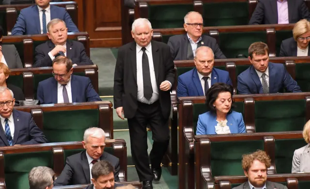 "Demokracja putinowska", "Krajowa Rada Ziobrownictwa", kpiny z Petru. Nowelizacja ustawy o SN uchwalona po burzliwej debacie