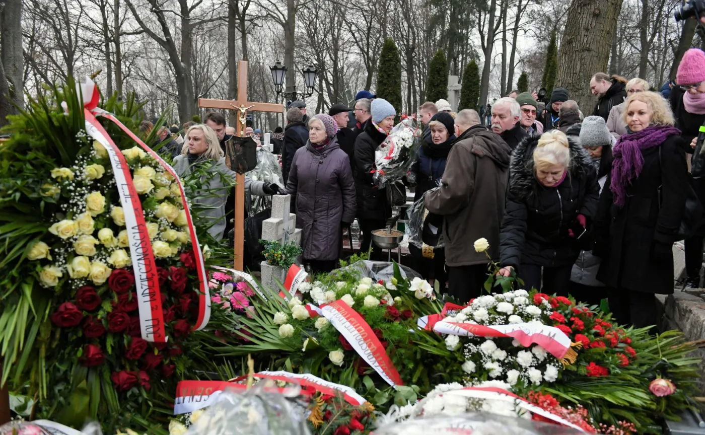 11893334-grob-jolanty-szczypinskiej.jpg