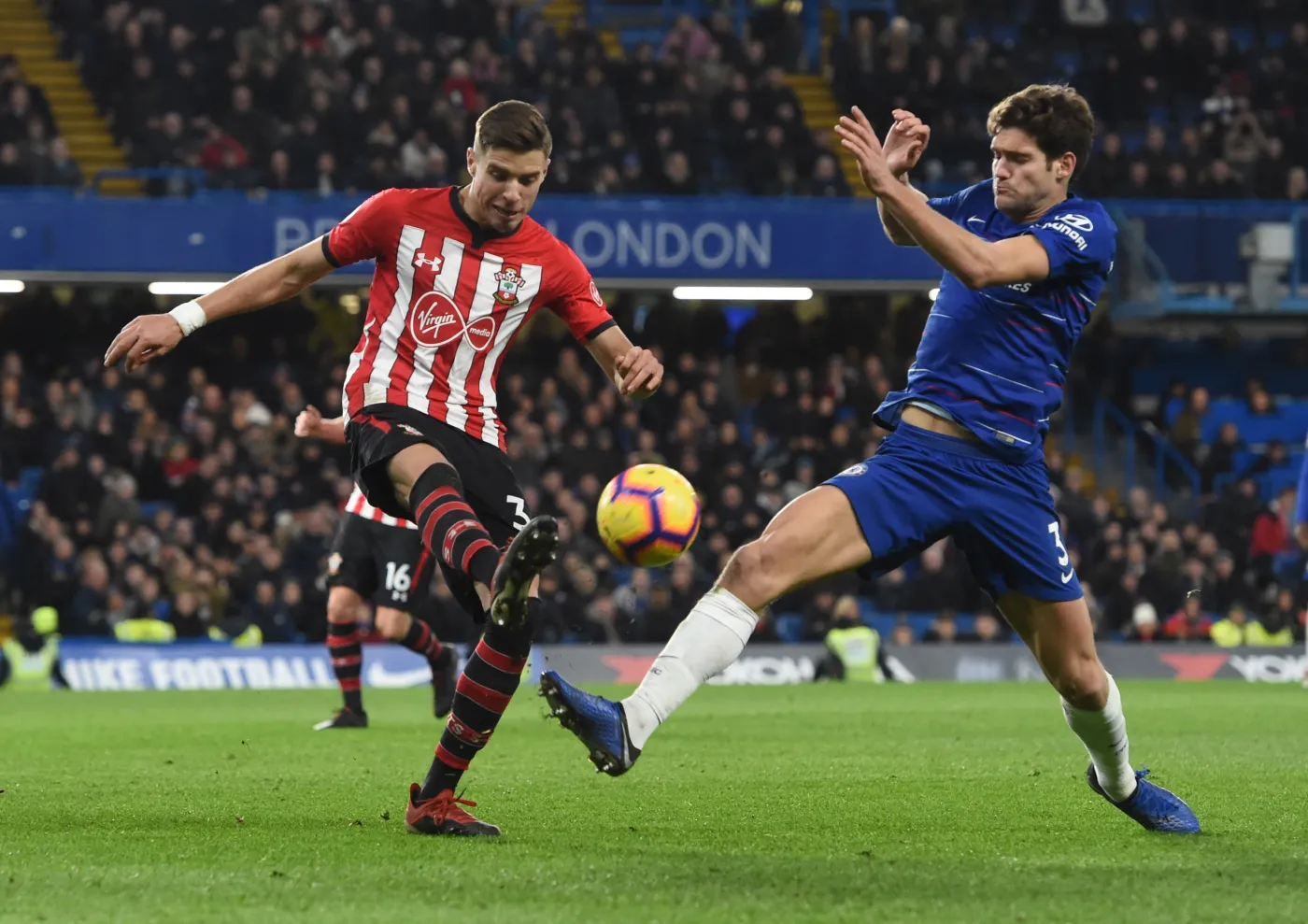 Marcos Alonso i Jan Bednarek