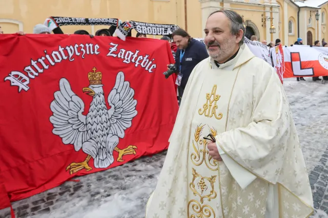 Patriotyczna Pielgrzymka kibiców na Jasną Górę. Modlili się odwołując do spuścizny rtm. Pileckiego [FOTO]