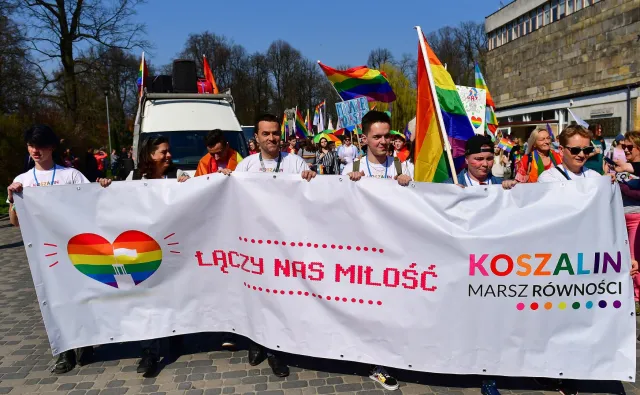 Marsz Równości w Koszalinie. "Nastąpiło niesamowite przebudzenie tęczowej mocy" [ZDJĘCIA]