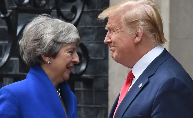 Donald Trump popiera twardy brexit. Stawia na Nigela Farage'a i jego partię