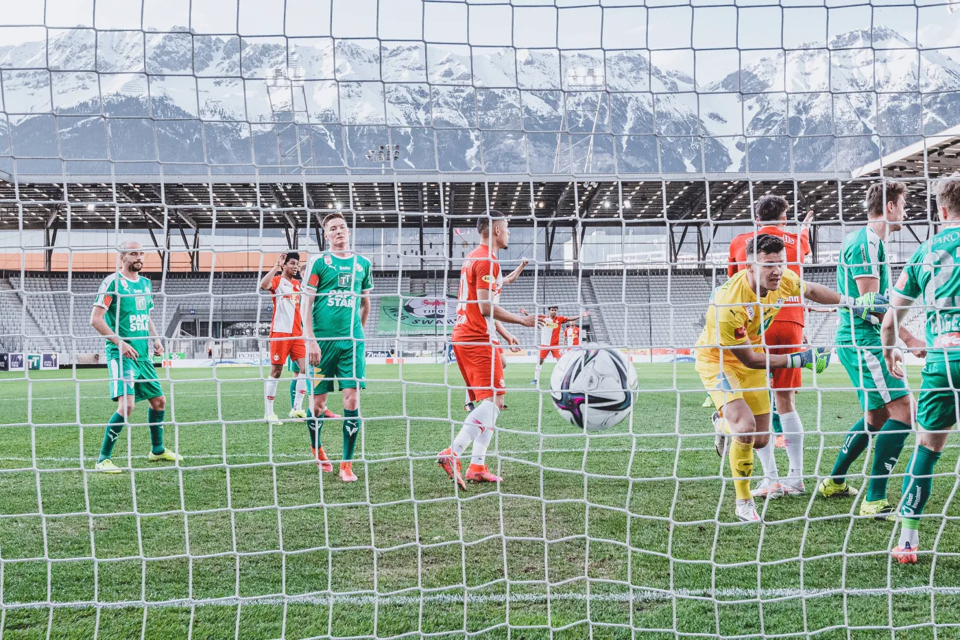 Austriaccy kibice wracają na stadiony. Obowiązkowo w maseczkach