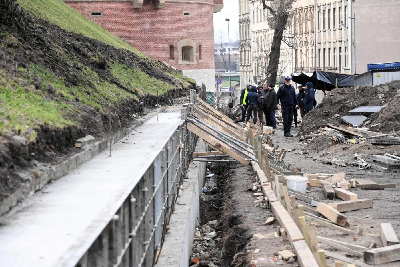 12202013-osuniecie-wykopu-na-wawelu.jpg