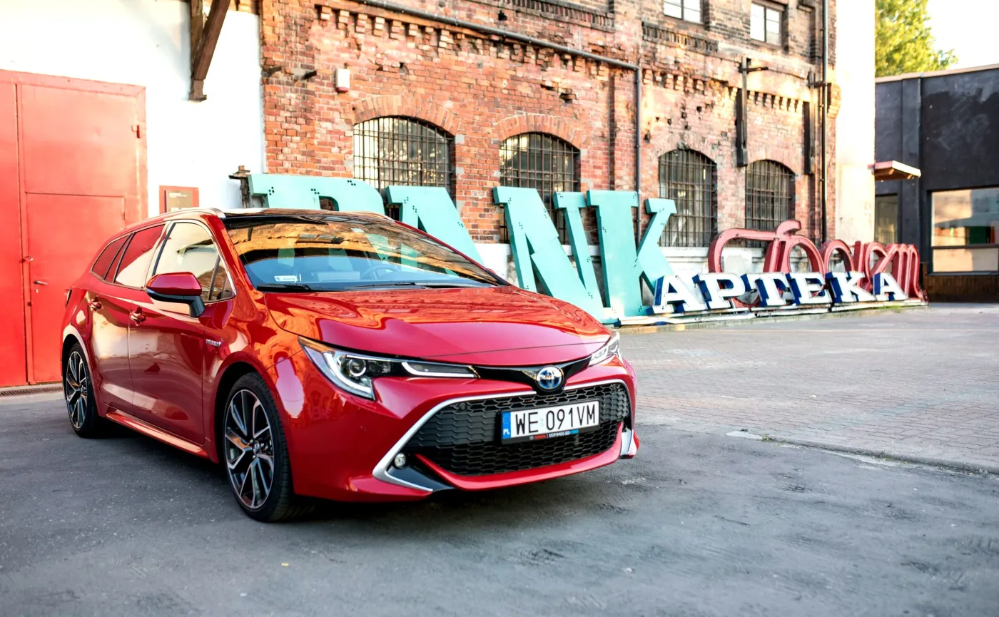 Toyota Corolla TS Kombi 2.0 Hybrid e-CVT Executive 