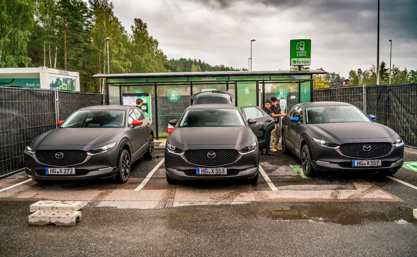 Mazda stworzyła pierwszy samochód elektryczny. "Jeśli byśmy wprowadzili konkurenta BMW i3 to od razu byśmy przegrali"