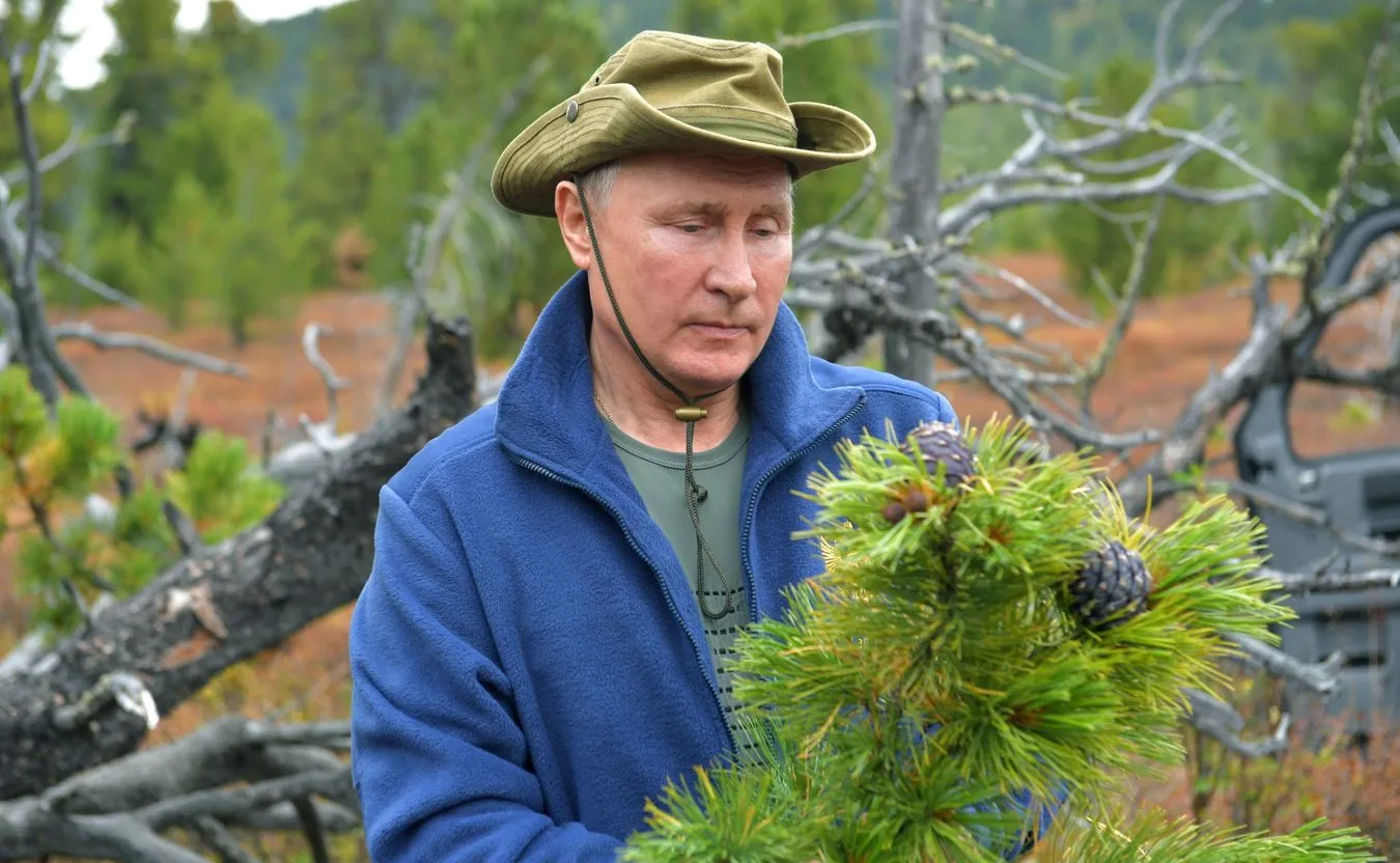 12657266-wladimir-putin-na-syberii.jpg