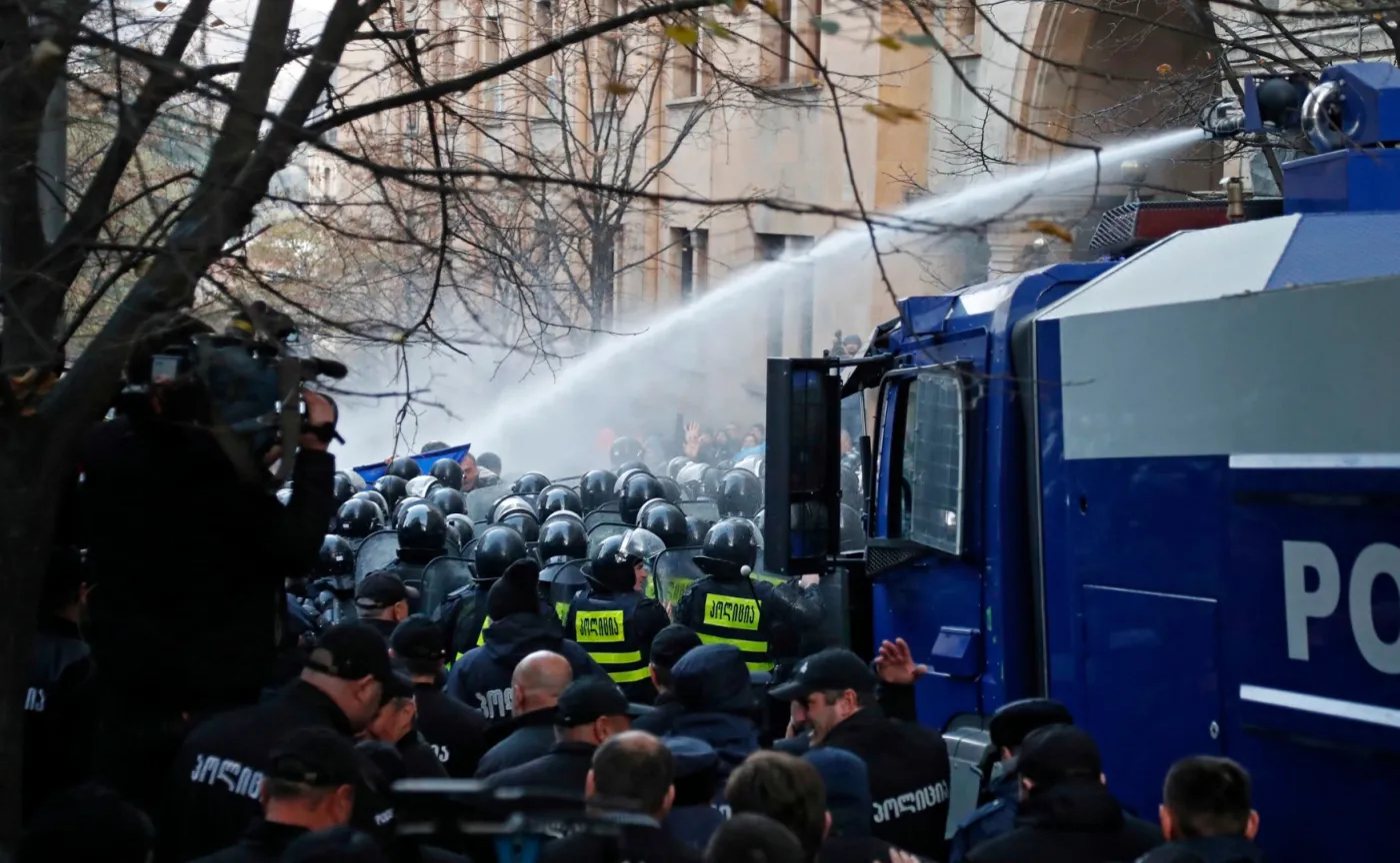 12749099-gruzinska-policja-w-akcji.jpg