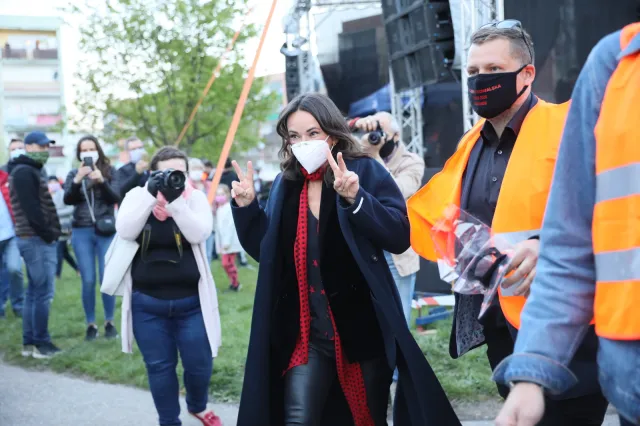 Afera po koncercie Kasi Kowalskiej w Ciechanowie. "Tłum? Tak mówią rządowe media"