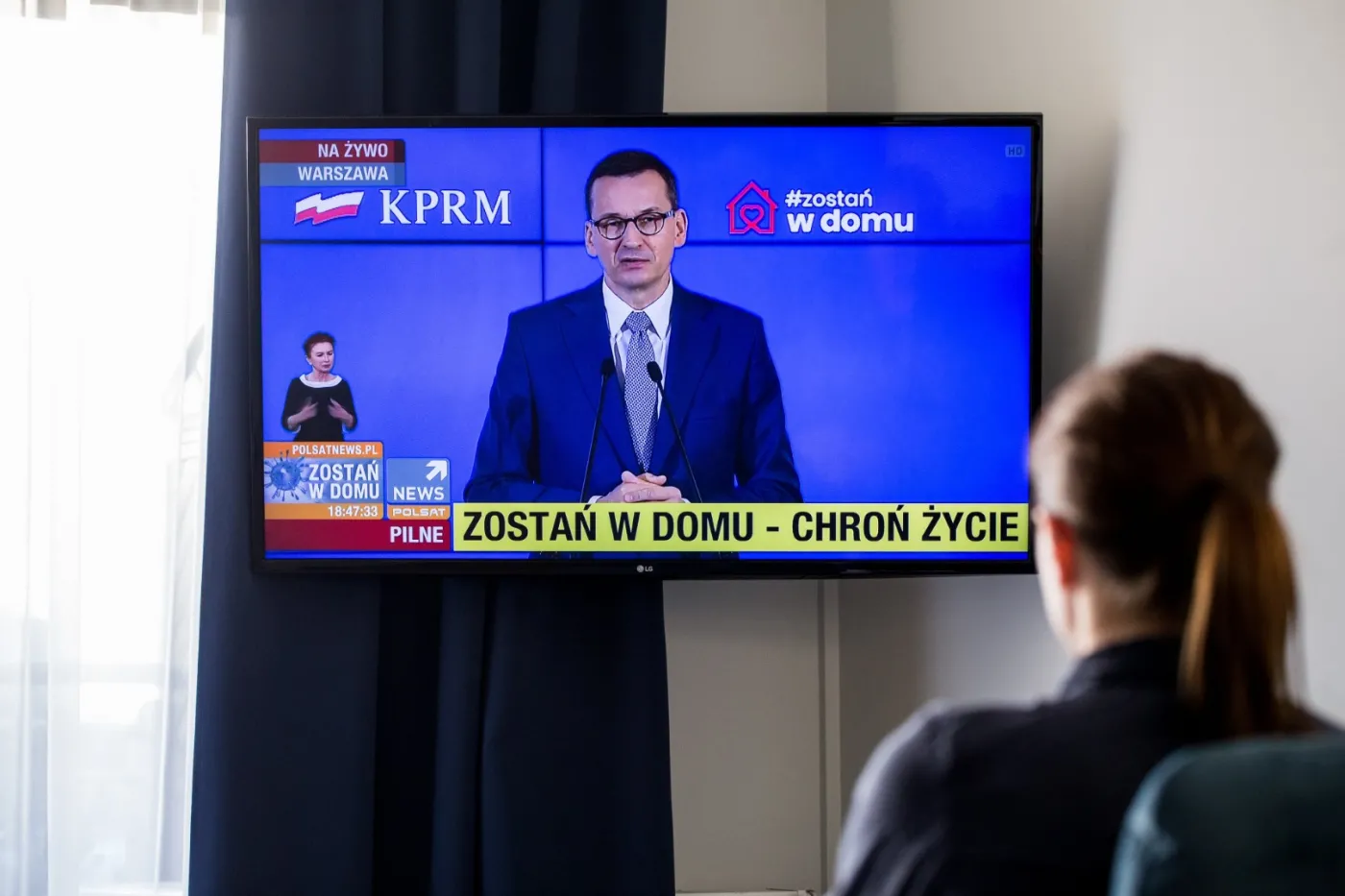 Premier: Chyba jeszcze nigdy wizyta u fryzjera nie sprawiła mi tyle radości [WIDEO]