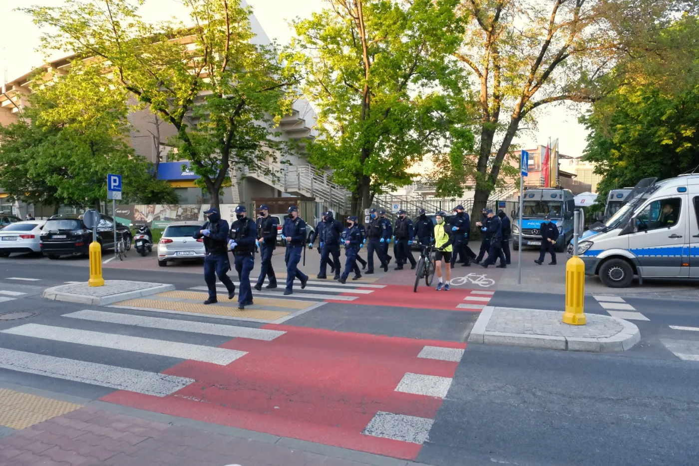 Rowerzystka zatrzymana pod Trójką. Interwencja posłanki Lewicy. TŁUMACZENIE policji