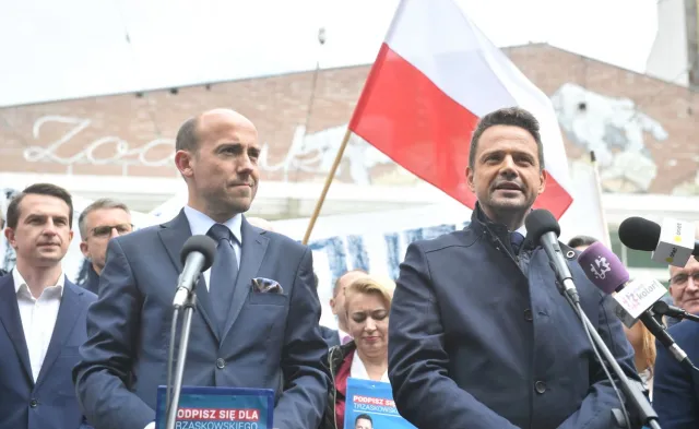 Nowy wzór kart do zbierania podpisów. Trzaskowski KOMENTUJE