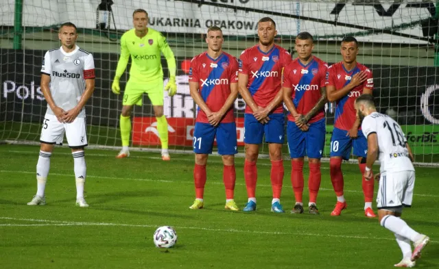 Legia Warszawa wyrwała trzy punkty w końcówce meczu z Rakowem Częstochowa