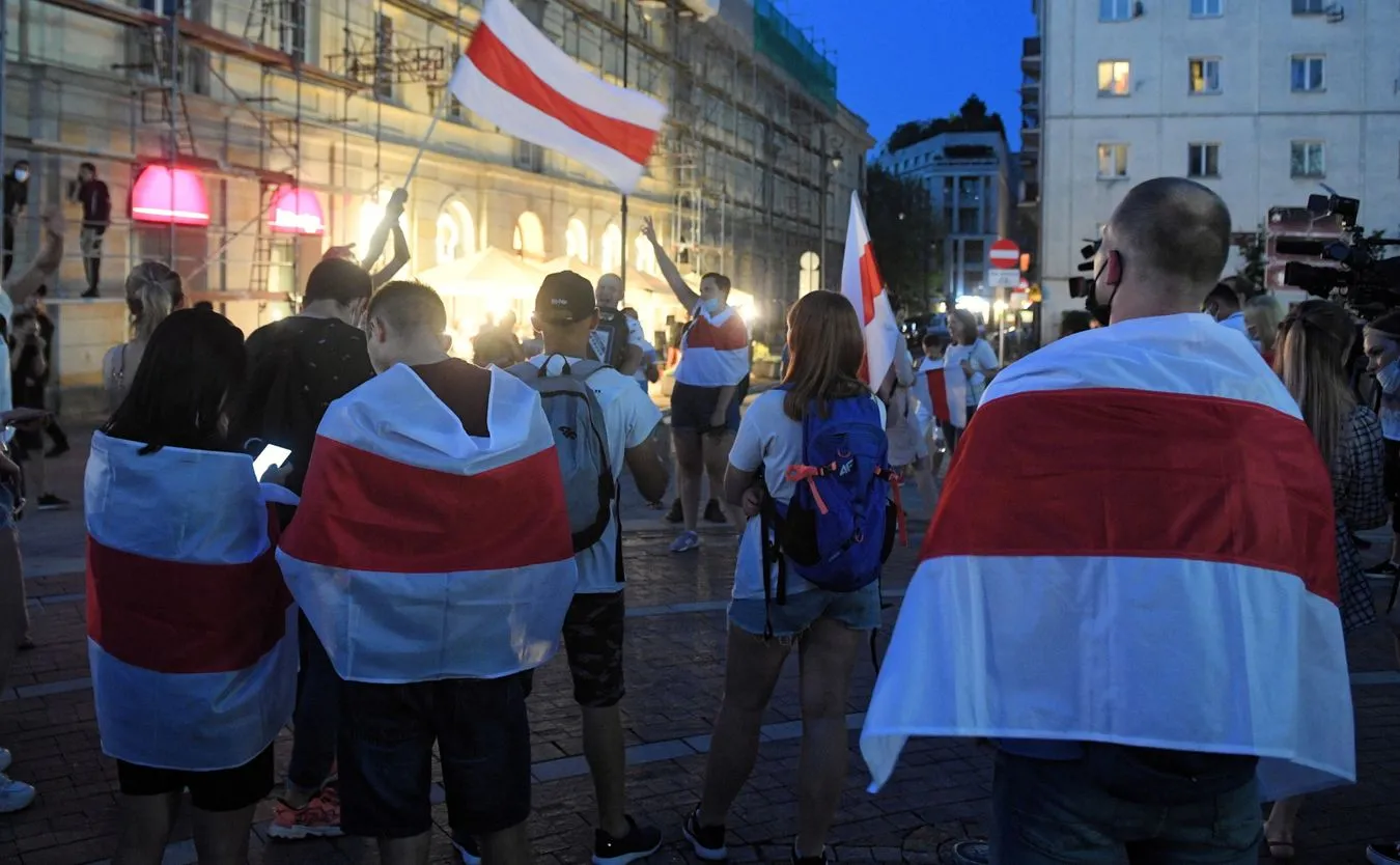 Carsharing, taksówki i karetki pogotowia... Białoruski OMON jeździ nie tylko więźniarkami