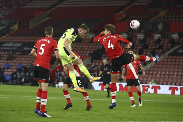 Na ten dzień kibice Southampton czekali aż 32 lata. Drużyna Bednarka liderem Premier League