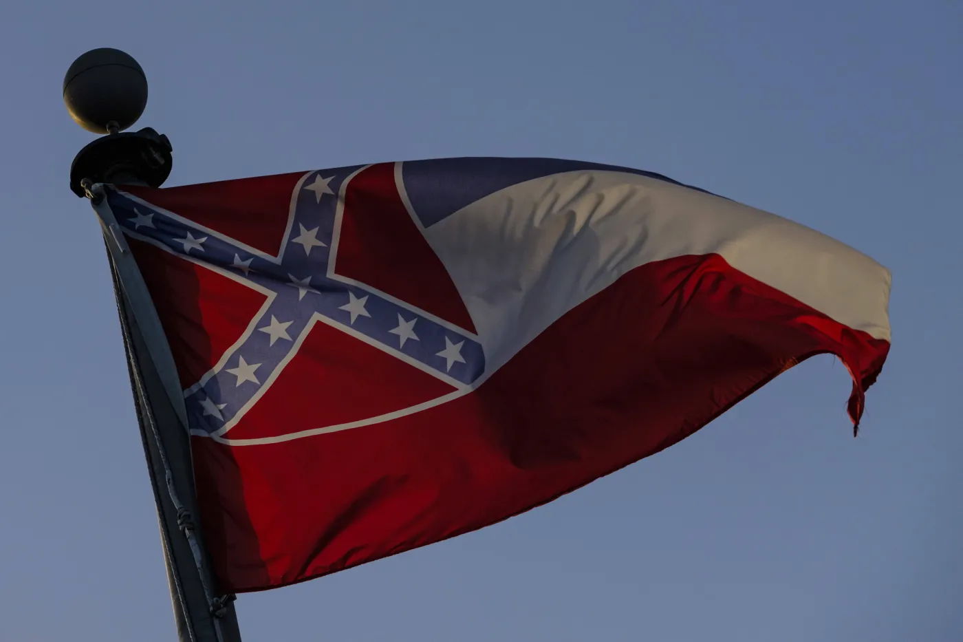 Koniec rasistowskiego symbolu konfederatów. Missisipi ma nową flagę