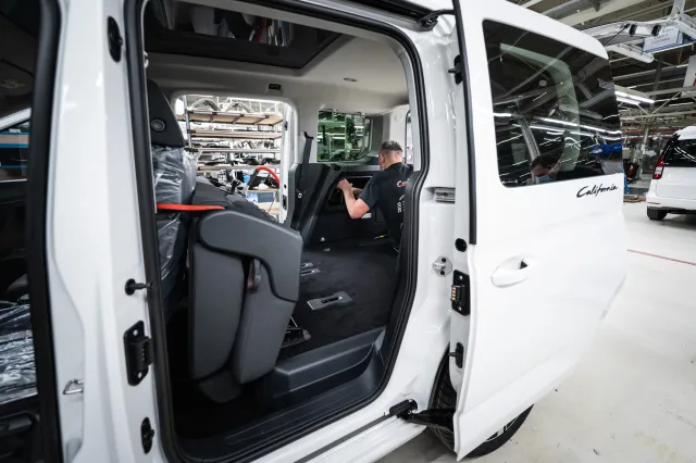 Volkswagen Caddy California tylko z Polski. Tani kamper już w produkcji
