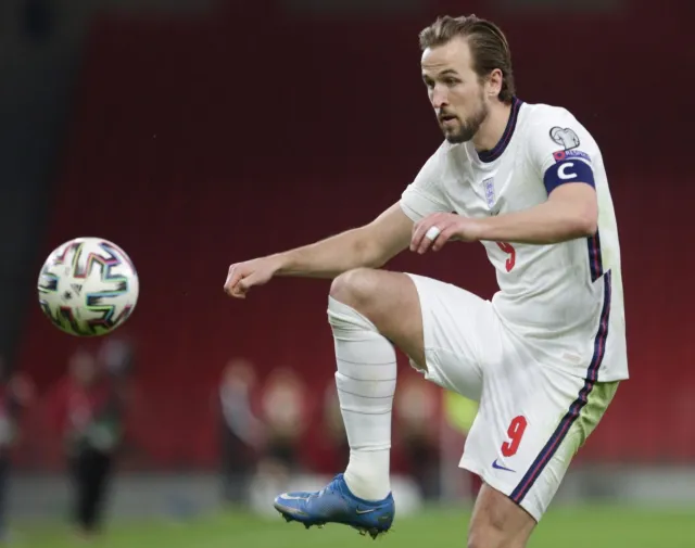 Przed meczem na Wembley. "Kariera Lewandowskiego wzorem dla Kane'a"