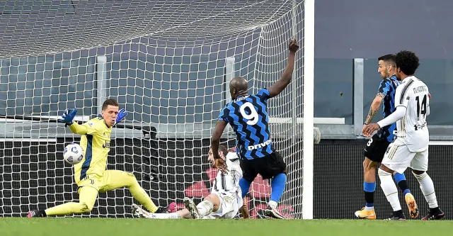Pięć goli, trzy rzuty karne, dwie czerwone kartki. Juventus wygrał z Interem