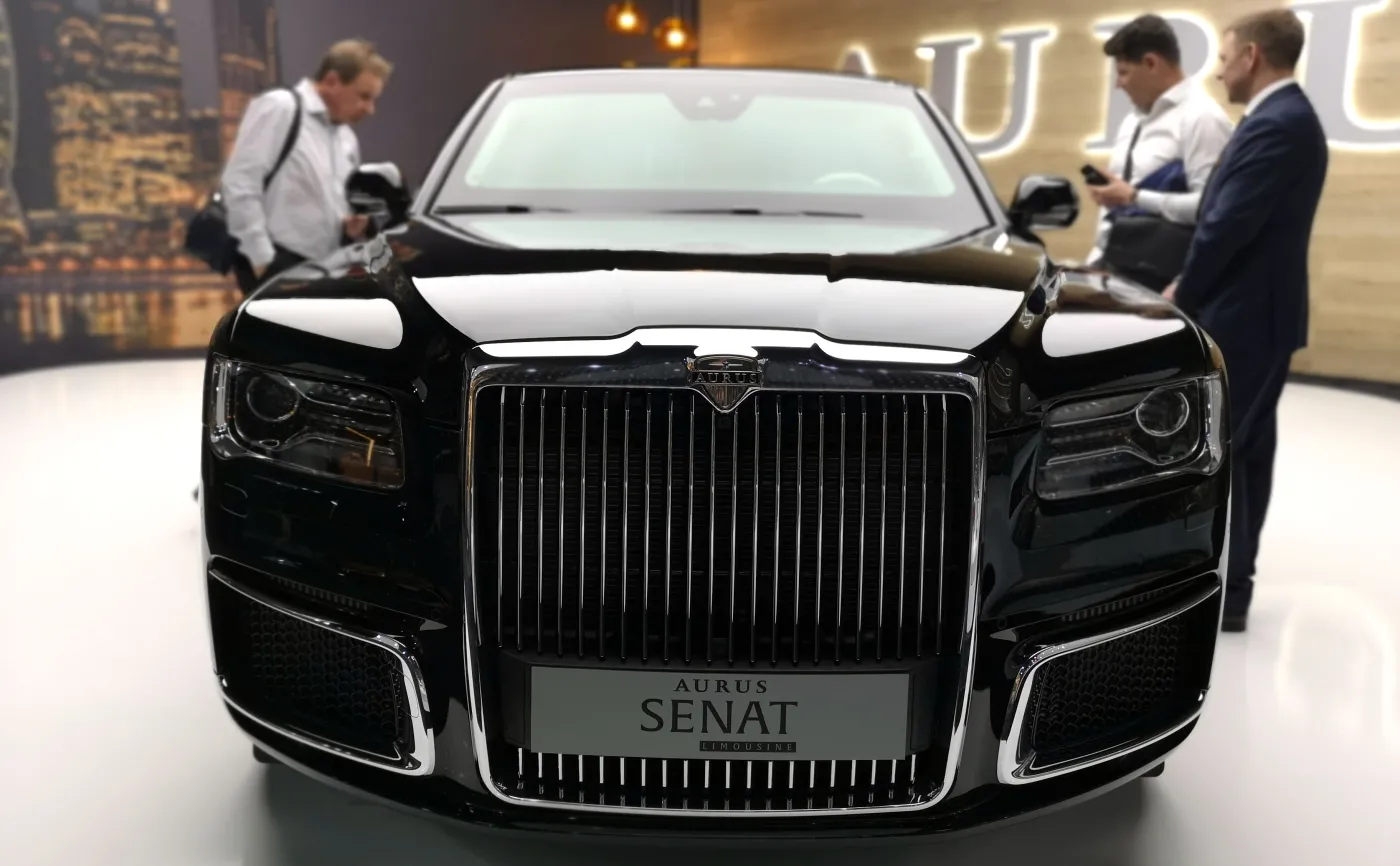 Zajrzeliśmy do nowej pancernej limuzyny Putina. Oto Aurus Senat L700 i S600 [ZDJĘCIA i RELACJA Z GENEWY]