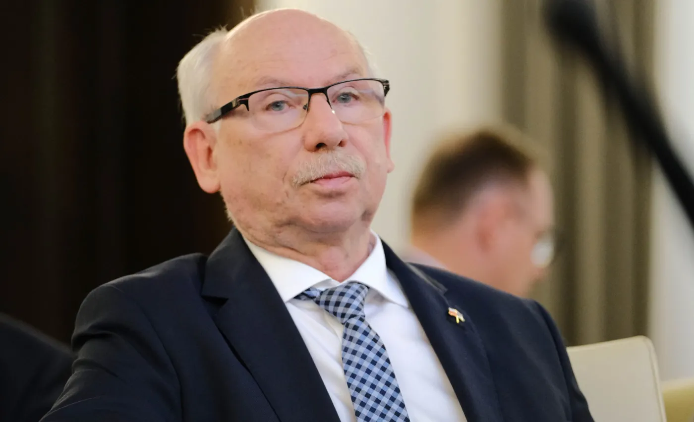 Lewandowski: Szef PiS i Ziobro to ochotnicy Putina w wojnie hybrydowej na rzecz osłabienia UE