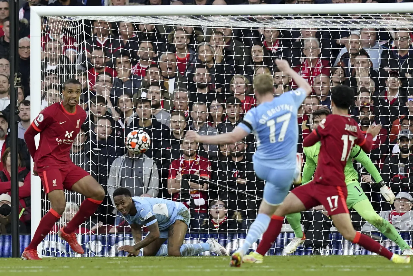 Cztery gole w szlagierze na Anfield. Fabiański pokonany dwa razy