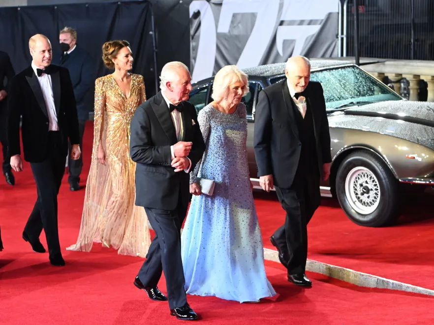 Ociekająca złotem księżna Kate na londyńskiej premierze nowego Bonda. FOTO