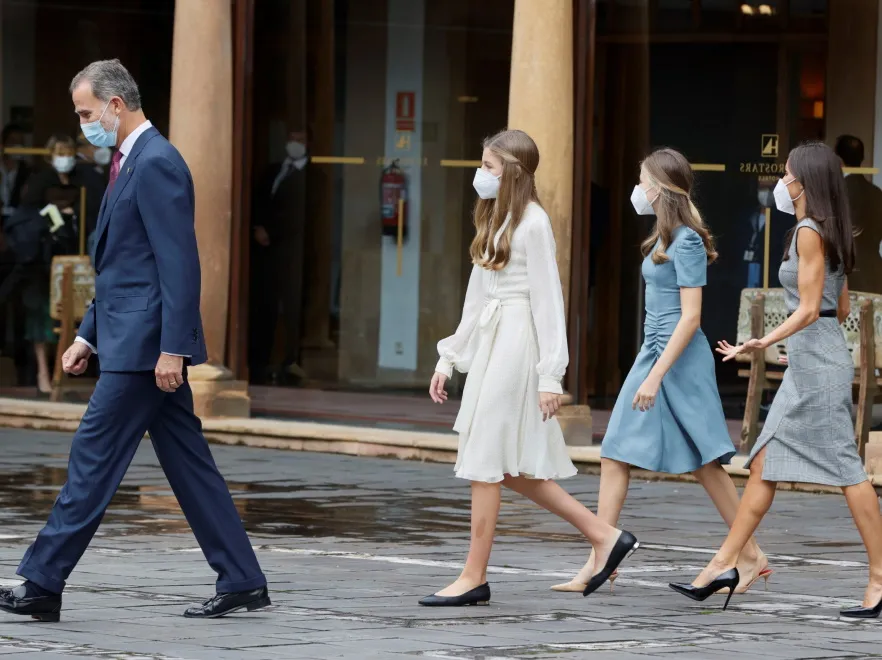 Boskie trio: Królowa Letycja z córkami. Nastolatki są coraz piękniejsze. FOTO