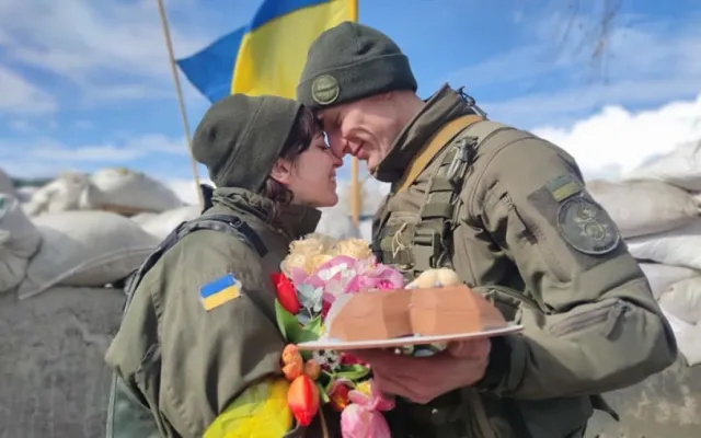 Ukraina upraszcza przepisy dla par. W czasie wojny ślub można wziąć przez Zoom
