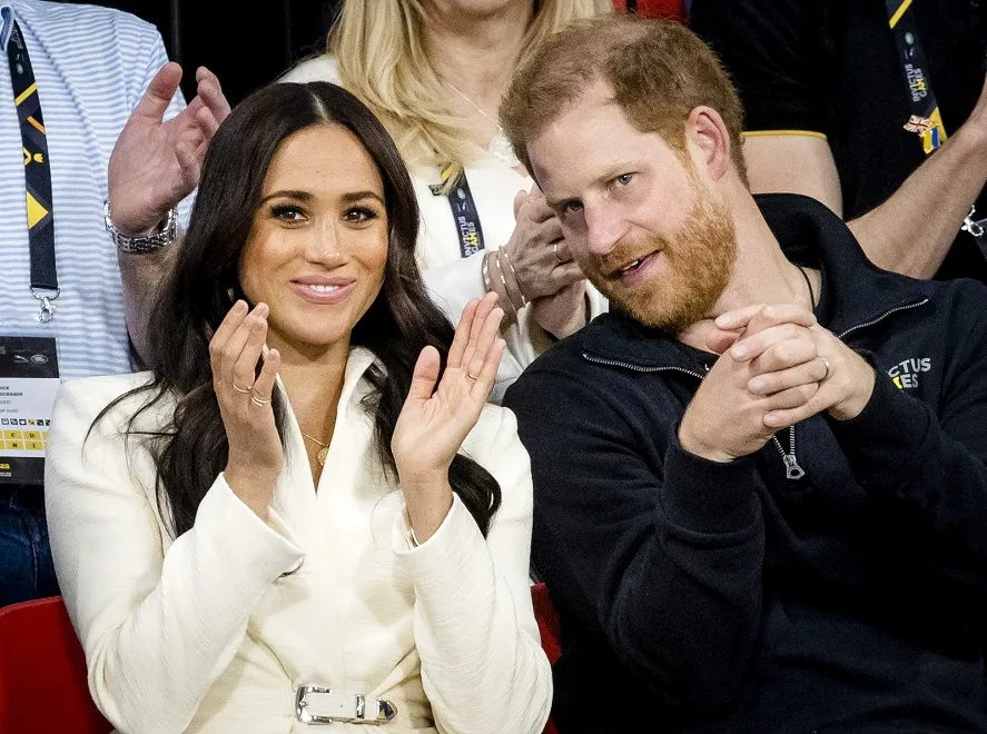 "Może Kate zakupy nosić". Internauci krytykują figurę i styl Meghan Markle. FOTO