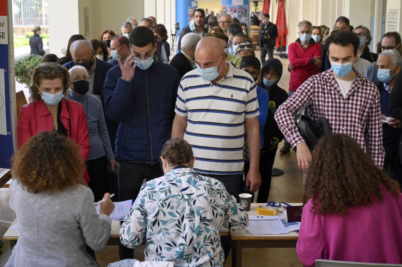 Francja wybiera prezydenta. Do godz. 17.00 zagłosowało 65 proc. uprawnionych