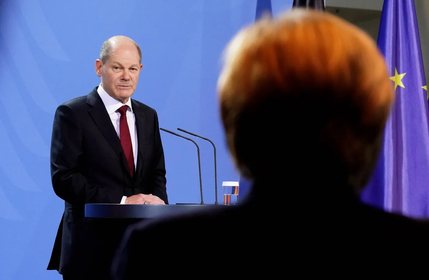 Merkel wciąż doradza Scholzowi? Kanclerz Niemiec zabrał głos