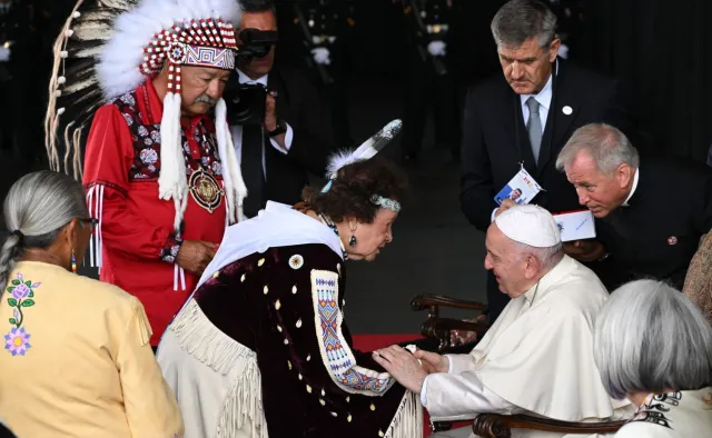 Papież Franciszek w Kanadzie. Pierwszy dzień spotkań z rdzenną ludnością