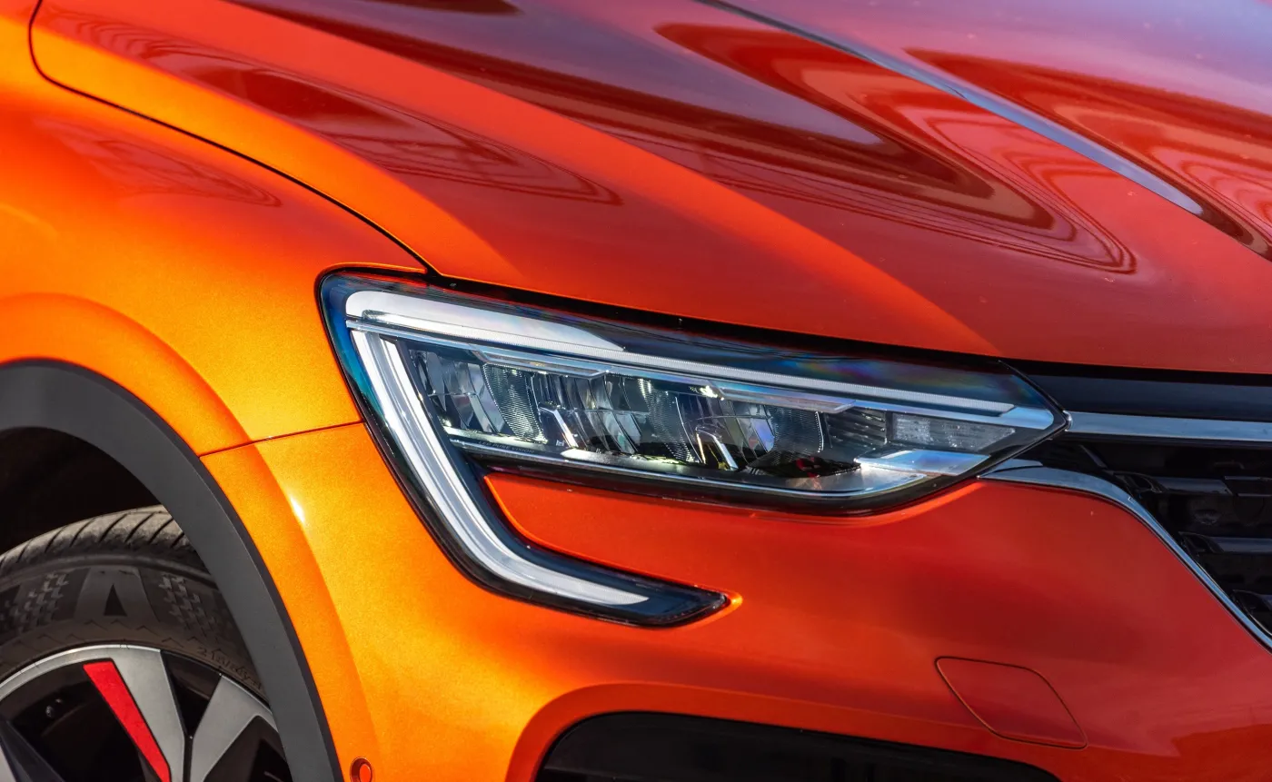 Renault Arkana zaskakuje wyglądem i ceną. SUV coupe miesza na rynku
