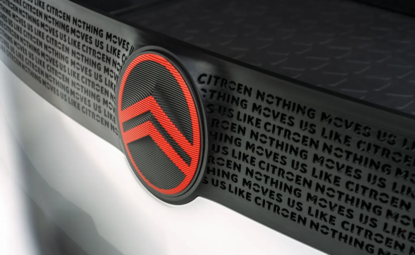 Citroen ujawnił nowe logo. Francuska rewolucja wjeżdża na drogi