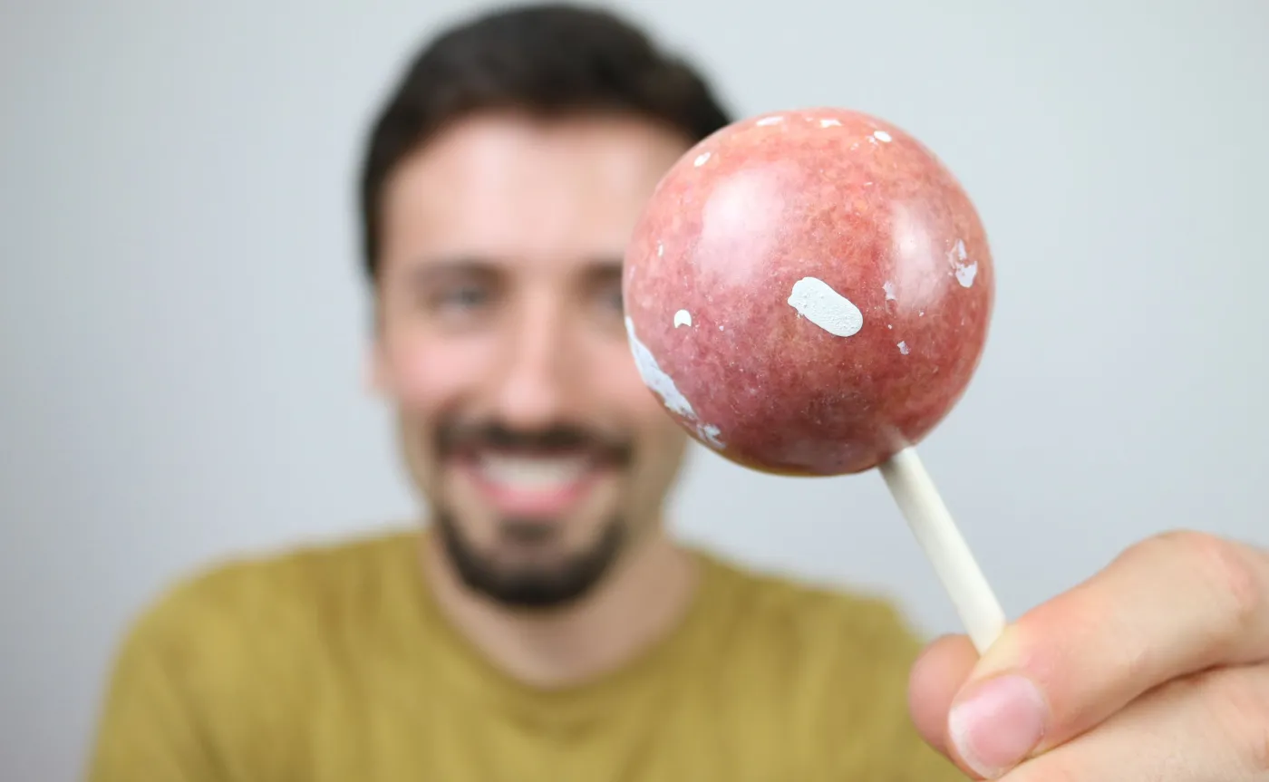 Uwaga na jawbreakery! Gigantyczne kulki groźne dla zdrowia zębów dzieci