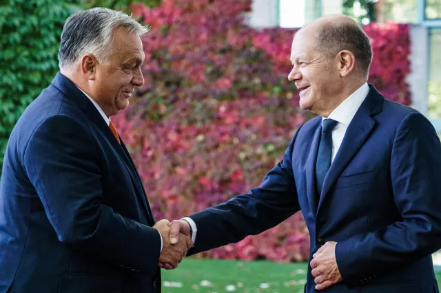 Niemiec – Węgier dwa bratanki… Po co Orban pojechał do Berlina? [OPINIA]