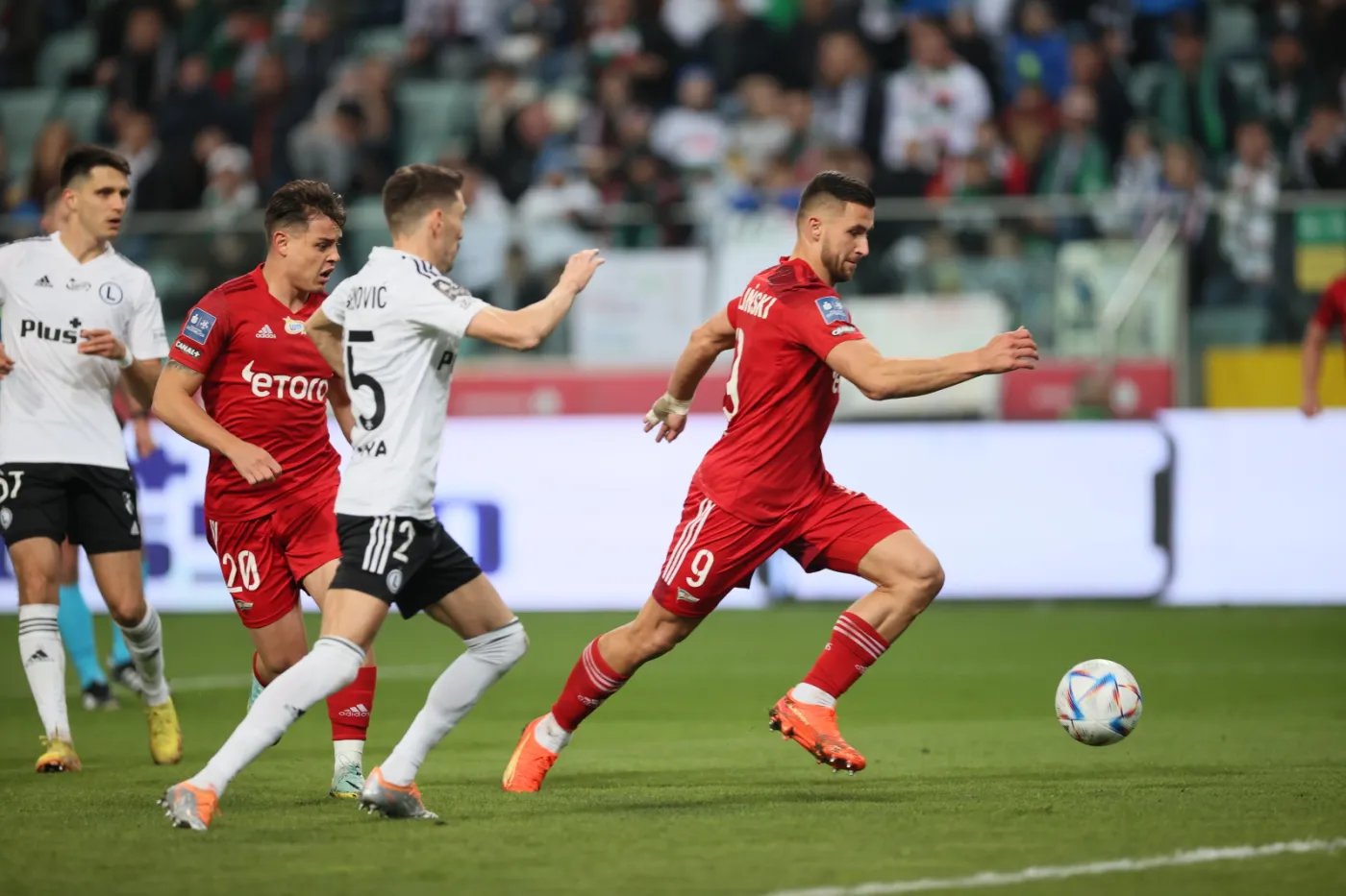 Trzy punkty zostają w Warszawie. Legia wygrała z Lechią [WIDEO]
