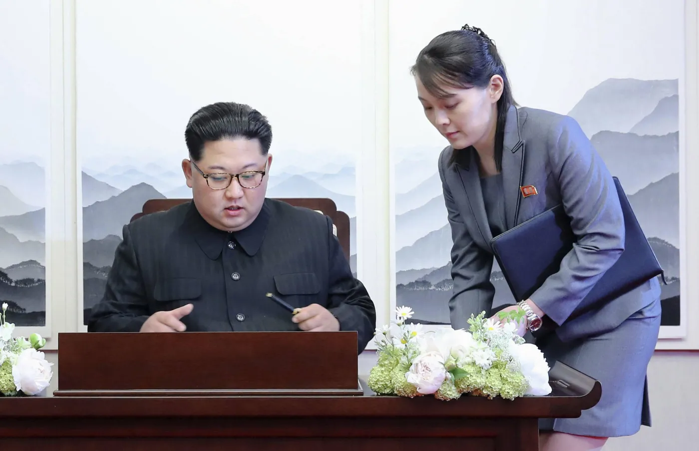 Siostra Kim Dzong Una porównała USA do "szczekającego psa sparaliżowanego strachem"