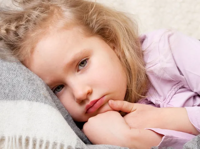 Eksperci apelują: Grypa atakuje dzieci, szczyt zachorowań przed nami. Szczepmy się