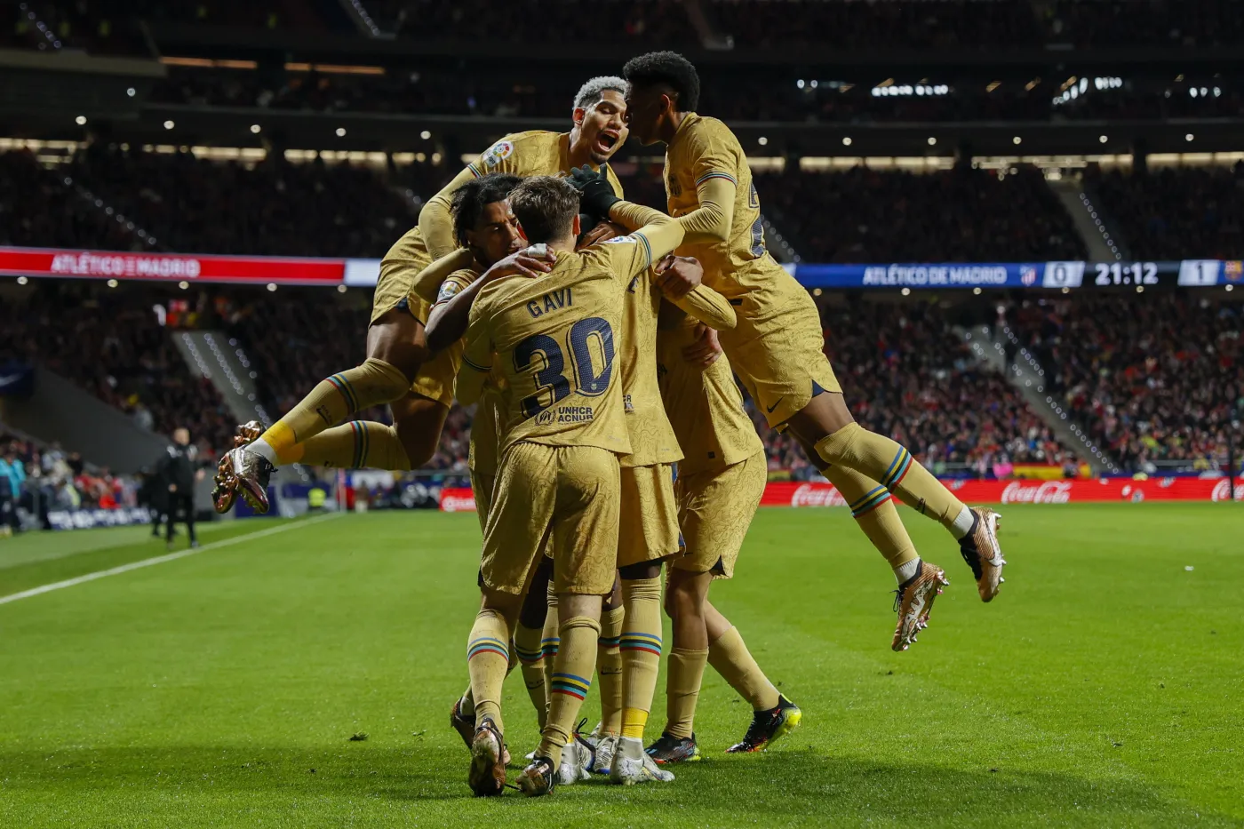 Barcelona ucieka Realowi. Lewandowski nie pomógł kolegom [WIDEO]