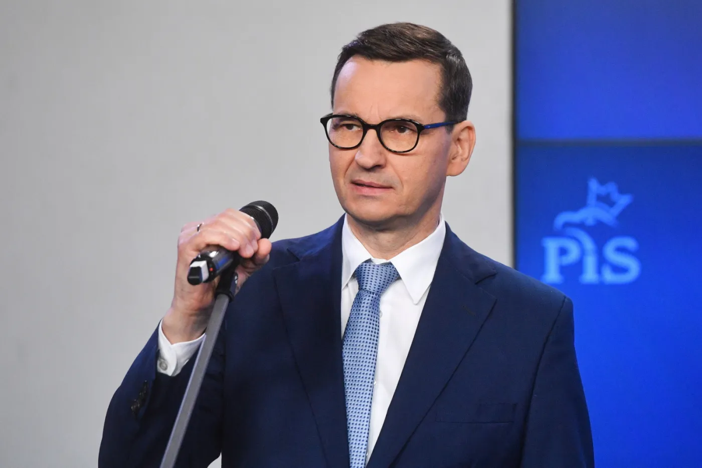 Burza wokół tęczowych opasek. Premier: PiS jest partią tolerancji