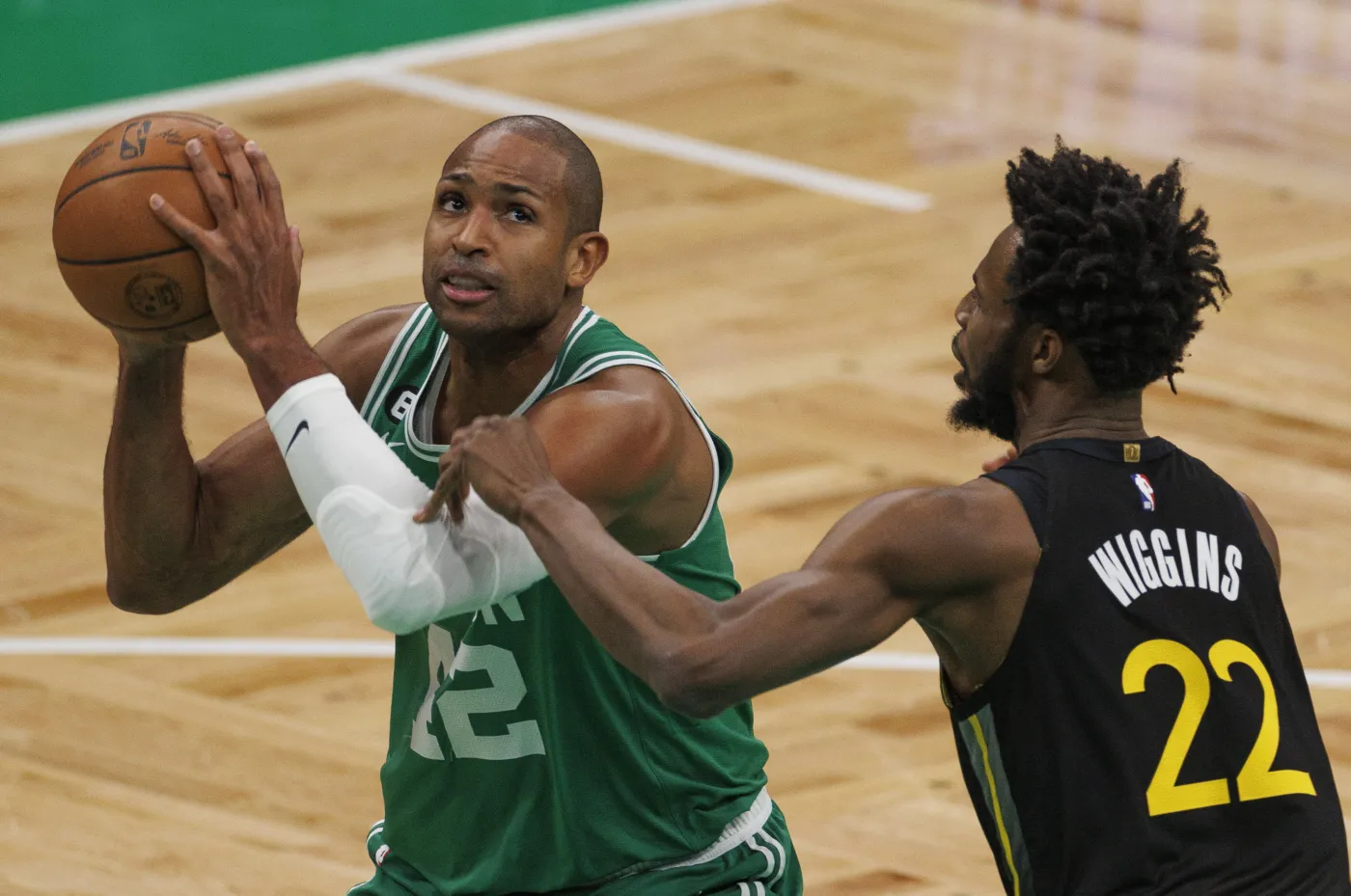 Celtics po dogrywce lepsi od Warriors. Curry trafił zza połowy [WIDEO]
