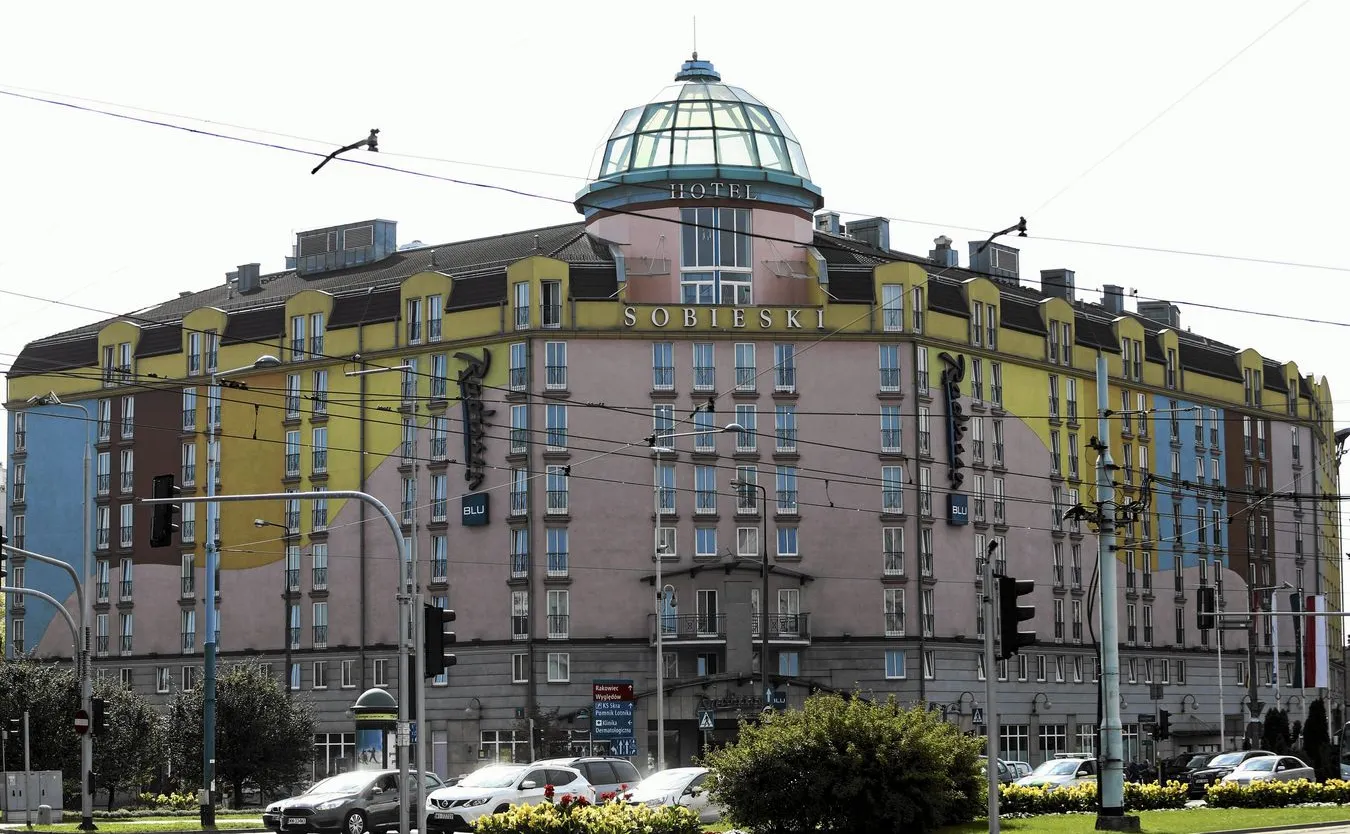 Kontrowersje wokół elewacji hotelu Sobieski. Konserwatorzy toczą spór
