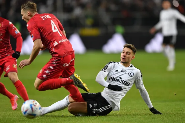 Nieoczekiwane zwroty akcji w piłkarskim klasyku. Legia zremisowała z Widzewem