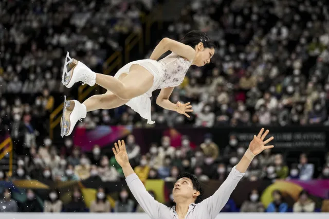 Riku Miura i Ryuichi Kihara ze złotym medalem MŚ w łyżwiarstwie figurowym