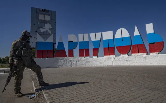 Panika wśród Rosjan to tylko fortel? "Czeka nas nowa bitwa o Mariupol"